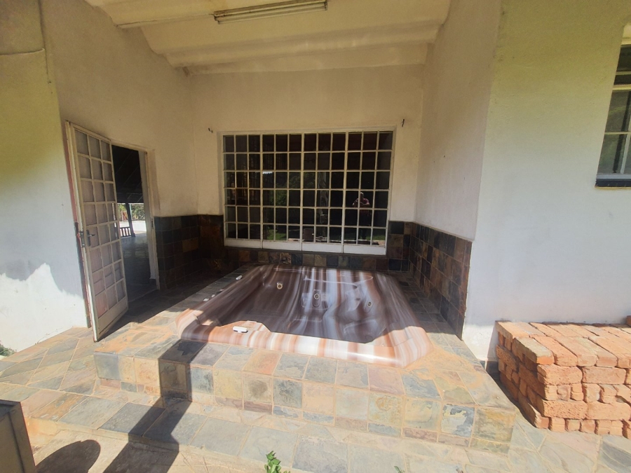 To Let 5 Bedroom Property for Rent in Zandfontein A H North West